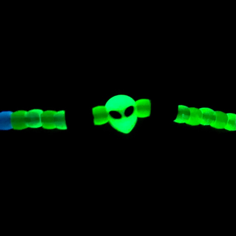 Roach Clip Spaced Out Smoker’s Helper Glow in the Dark Alien Head & green beads